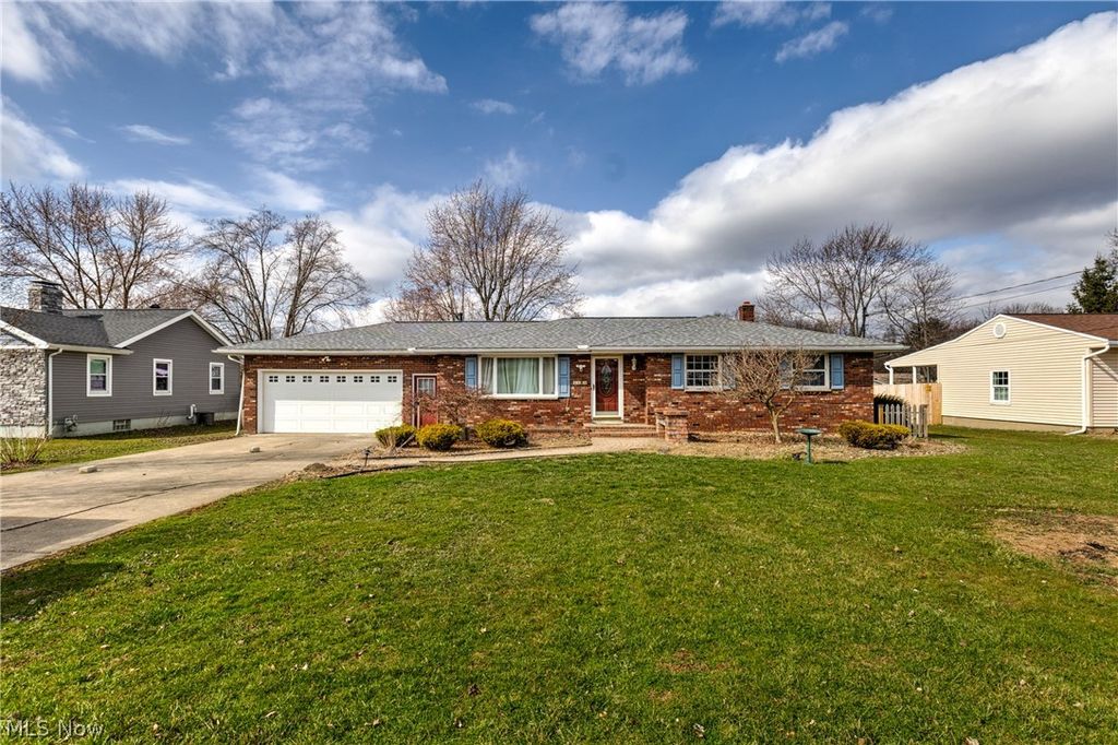 5143 Calla Avenue NW, Champion, OH 44483