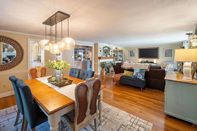 115 Ellis Farm Ln, Melrose, MA 02176