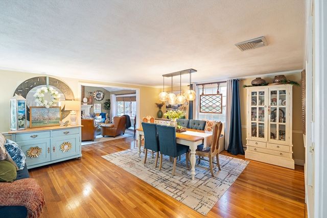 115 Ellis Farm Ln, Melrose, MA 02176