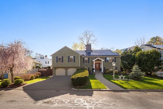 115 Ellis Farm Ln, Melrose, MA 02176