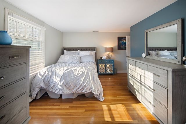 115 Ellis Farm Ln, Melrose, MA 02176