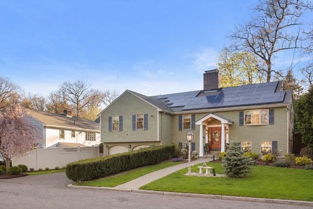 115 Ellis Farm Ln, Melrose, MA 02176
