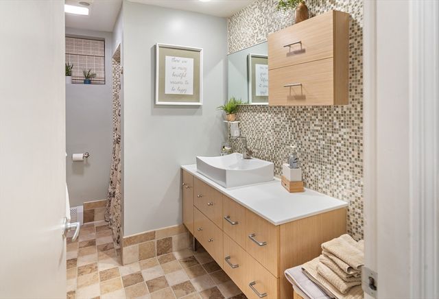 115 Ellis Farm Ln, Melrose, MA 02176