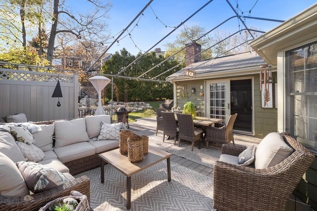 115 Ellis Farm Ln, Melrose, MA 02176