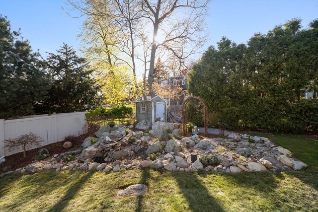 115 Ellis Farm Ln, Melrose, MA 02176