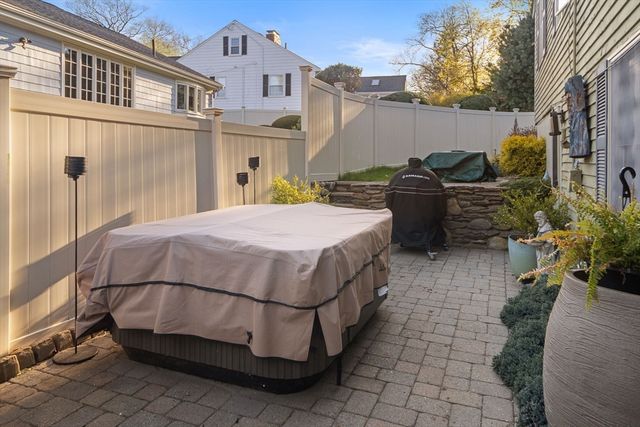 115 Ellis Farm Ln, Melrose, MA 02176