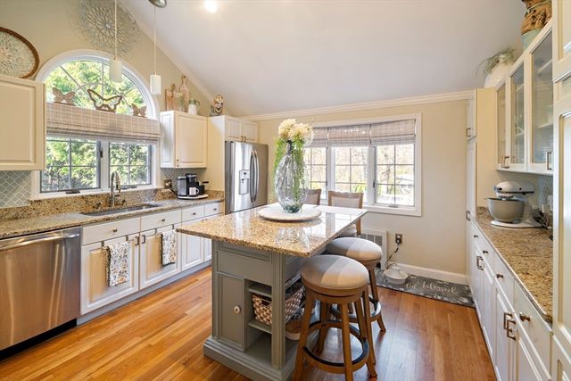 115 Ellis Farm Ln, Melrose, MA 02176
