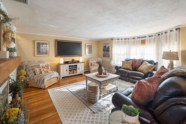 115 Ellis Farm Ln, Melrose, MA 02176