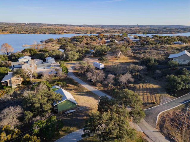 185 Roadrunner LN, Burnet, TX 78611