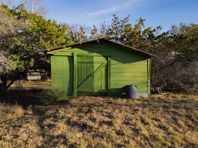 185 Roadrunner LN, Burnet, TX 78611