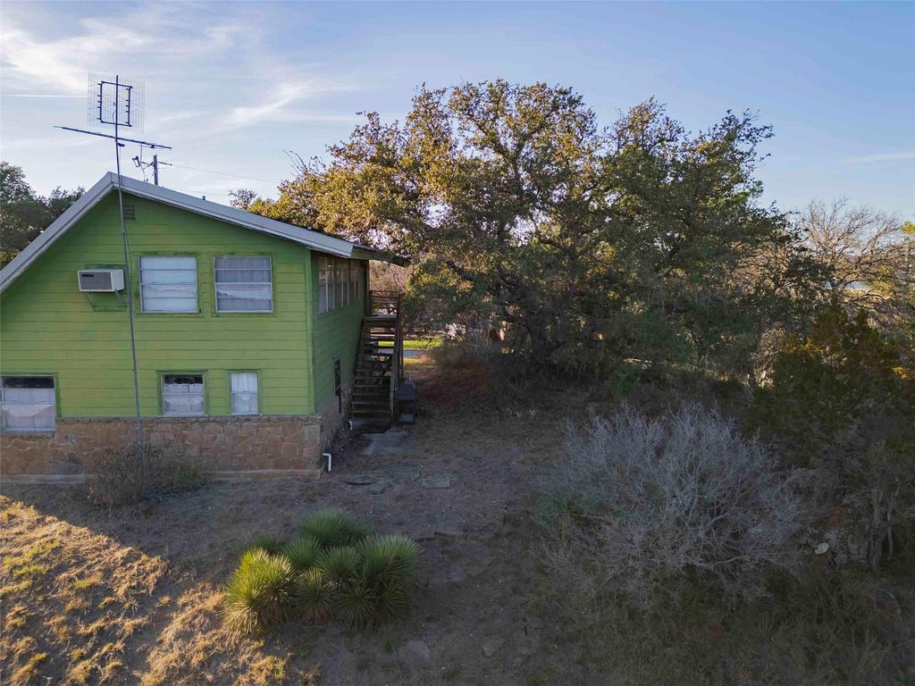 185 Roadrunner LN, Burnet, TX 78611