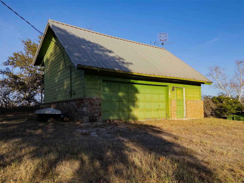 185 Roadrunner LN, Burnet, TX 78611