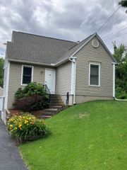 26 Hayre St, Westfield, MA 01085