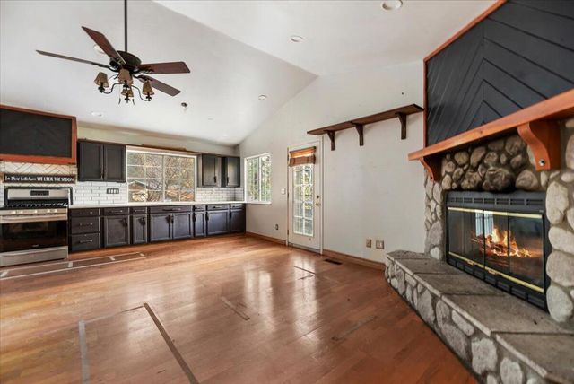 810 Oakmont Lane, Lake Arrowhead, CA 92352