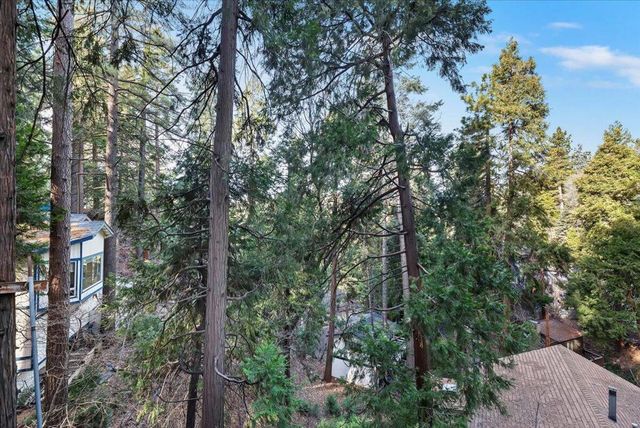 810 Oakmont Lane, Lake Arrowhead, CA 92352