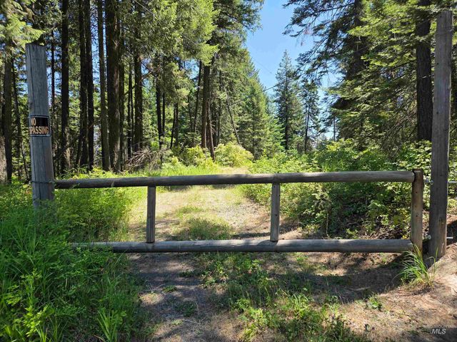1200 White Pine Flats Rd, Troy, ID 83871