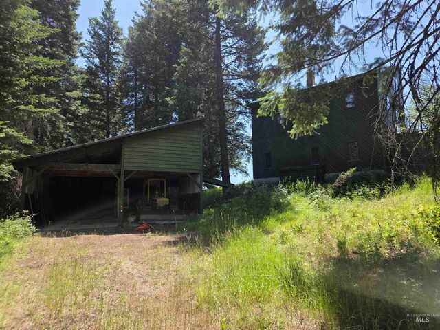 1200 White Pine Flats Rd, Troy, ID 83871