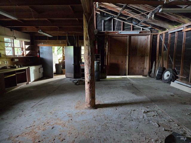 1200 White Pine Flats Rd, Troy, ID 83871