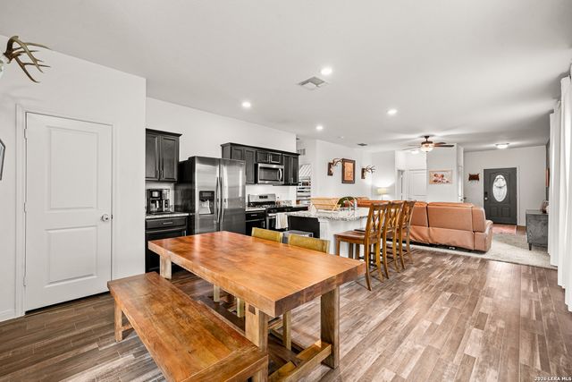 4909 HALLIES GDN, St Hedwig, TX 78152