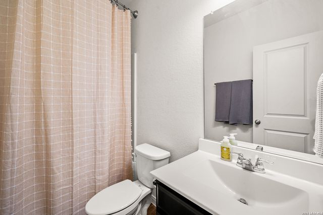 4909 HALLIES GDN, St Hedwig, TX 78152