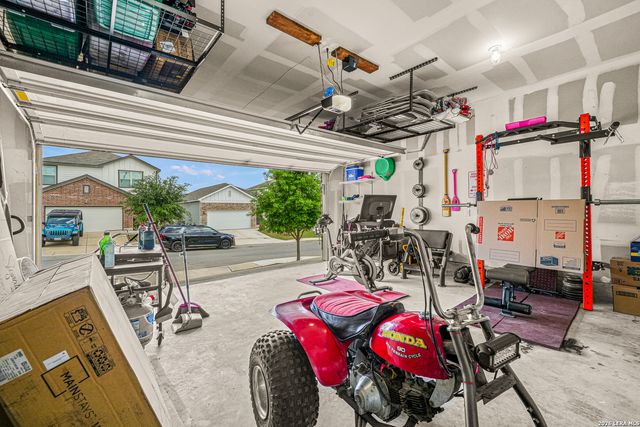 4909 HALLIES GDN, St Hedwig, TX 78152