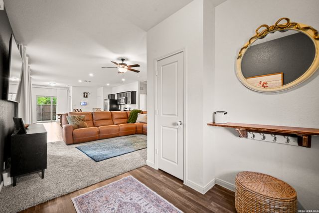 4909 HALLIES GDN, St Hedwig, TX 78152