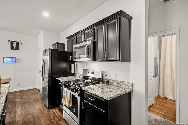 4909 HALLIES GDN, St Hedwig, TX 78152