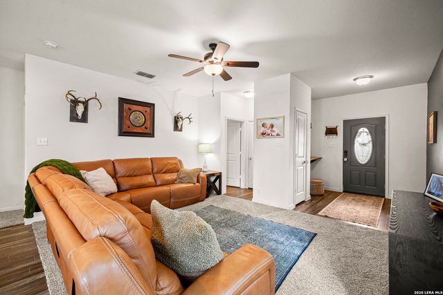 4909 HALLIES GDN, St Hedwig, TX 78152