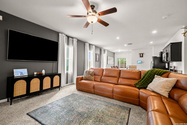 4909 HALLIES GDN, St Hedwig, TX 78152