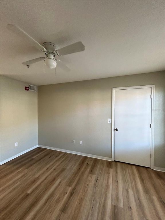 Image 16 of property listing at 7350 WESTPOINTE BOULEVARD 216, Orlando, FL 32835