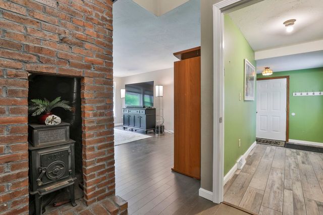 21 St Laurent Drive, Hudson, NH 03051