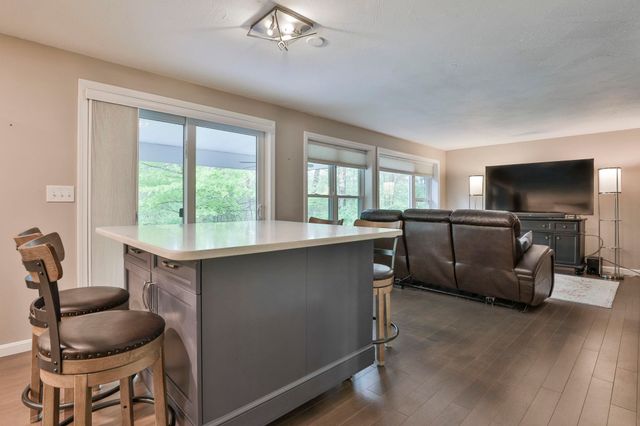 21 St Laurent Drive, Hudson, NH 03051