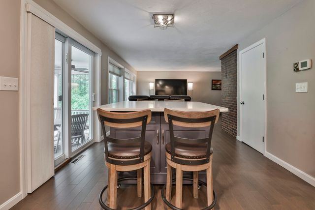 21 St Laurent Drive, Hudson, NH 03051