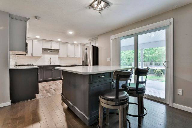 21 St Laurent Drive, Hudson, NH 03051