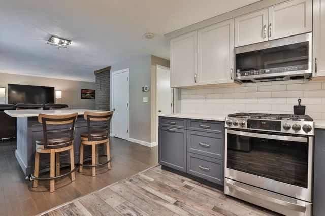 21 St Laurent Drive, Hudson, NH 03051