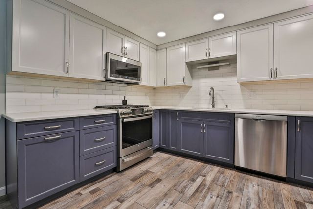21 St Laurent Drive, Hudson, NH 03051