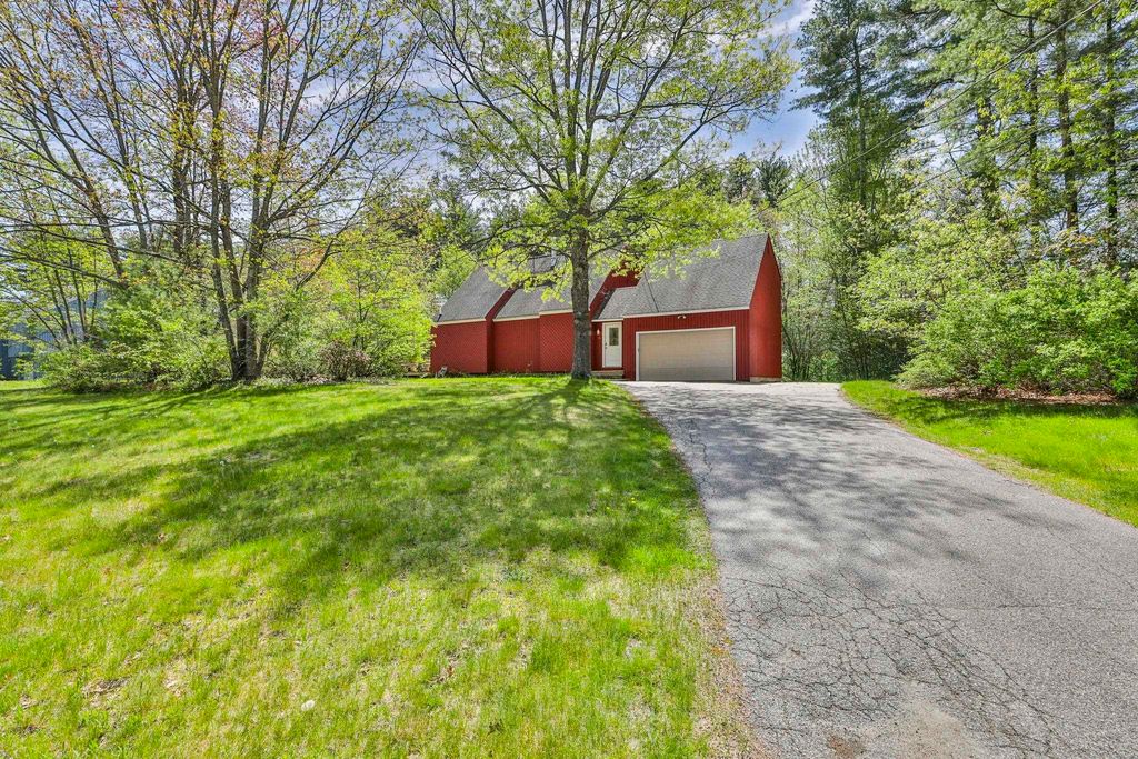 21 St Laurent Drive, Hudson, NH 03051