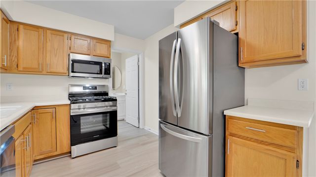 100 Brownstone Lane, Greece, NY 14615