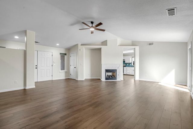 5222 N Contessa Avenue, Fresno, CA 93723