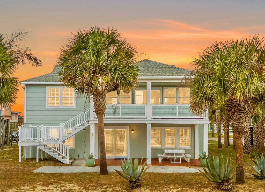 668 S Waccamaw Dr., Murrells Inlet, SC 29576
