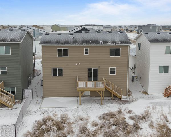 2613 NW Granite Drive, Minot, ND 58703