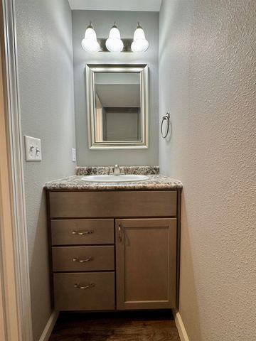 2613 NW Granite Drive, Minot, ND 58703