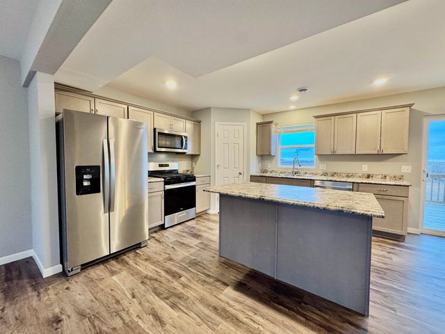 2613 NW Granite Drive, Minot, ND 58703