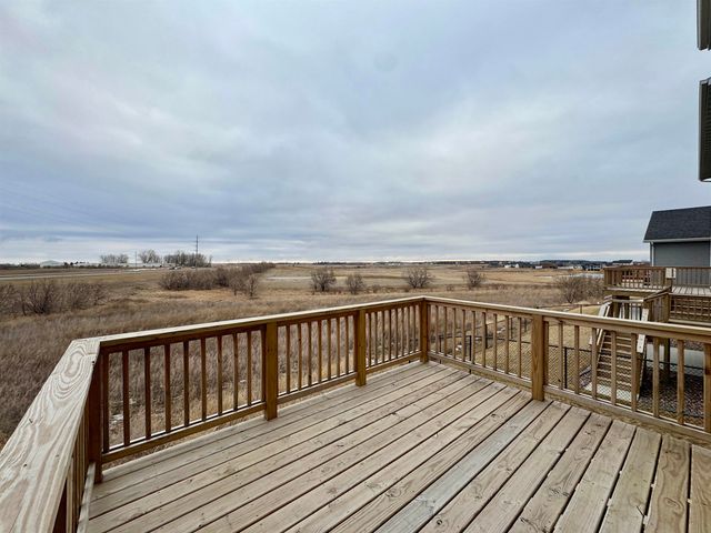 2613 NW Granite Drive, Minot, ND 58703