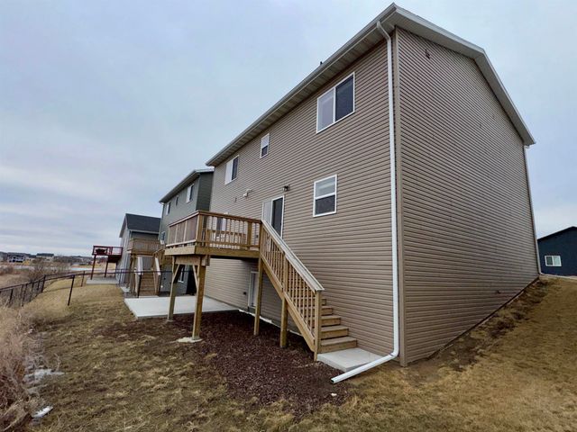 2613 NW Granite Drive, Minot, ND 58703