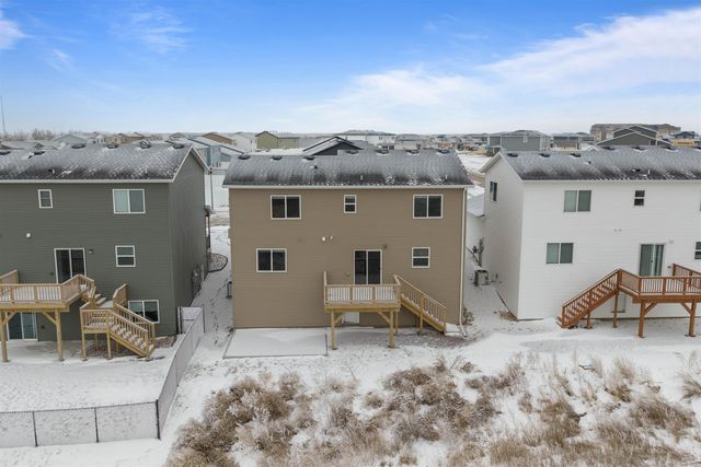 2613 NW Granite Drive, Minot, ND 58703