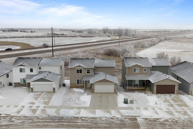 2613 NW Granite Drive, Minot, ND 58703