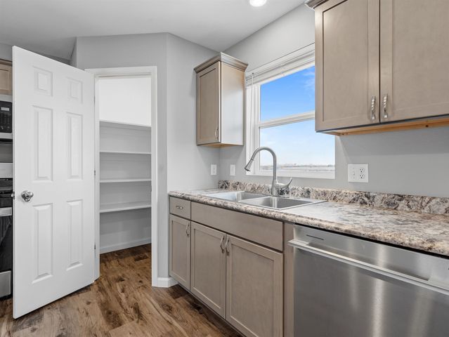 2613 NW Granite Drive, Minot, ND 58703