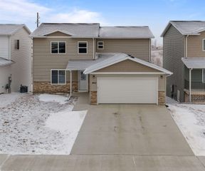 2613 NW Granite Drive, Minot, ND 58703