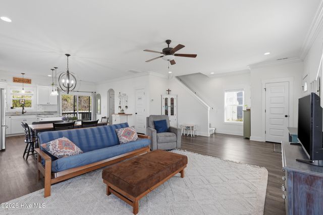 304 Holbrook Lane, Hubert, NC 28539